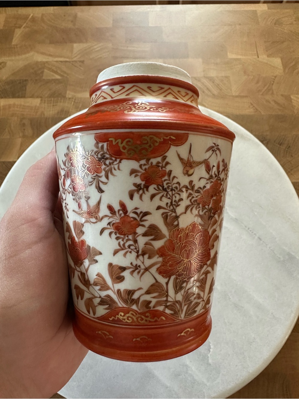 Vintage Japanese Kutani Porcelain vase or jar. Hand‑Painted Red & Gold Flowers